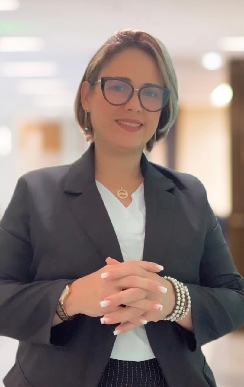 Dra. Lívia Revoredo